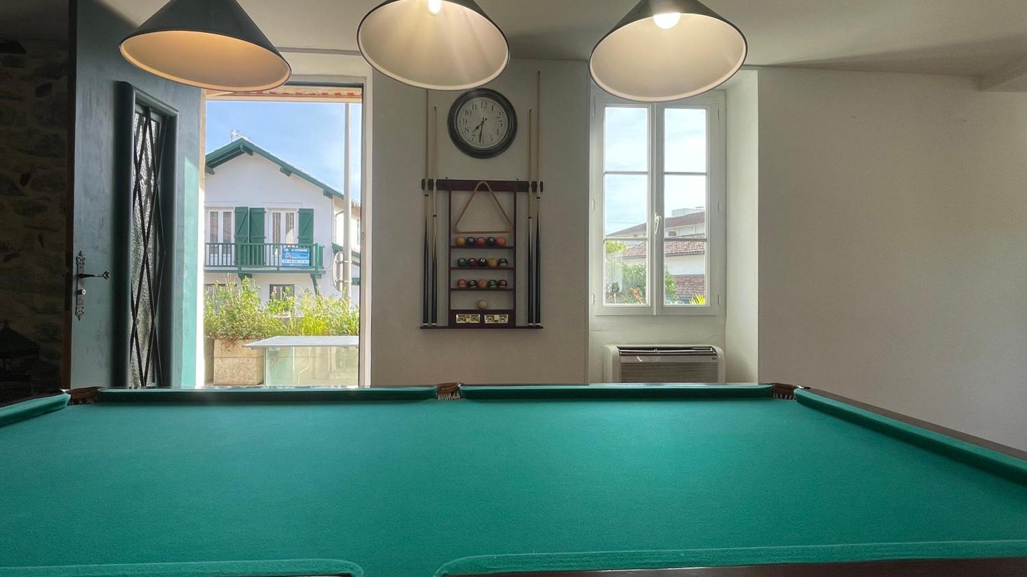 Le Doolies - Holiday Inn Биарриц Экстерьер фото